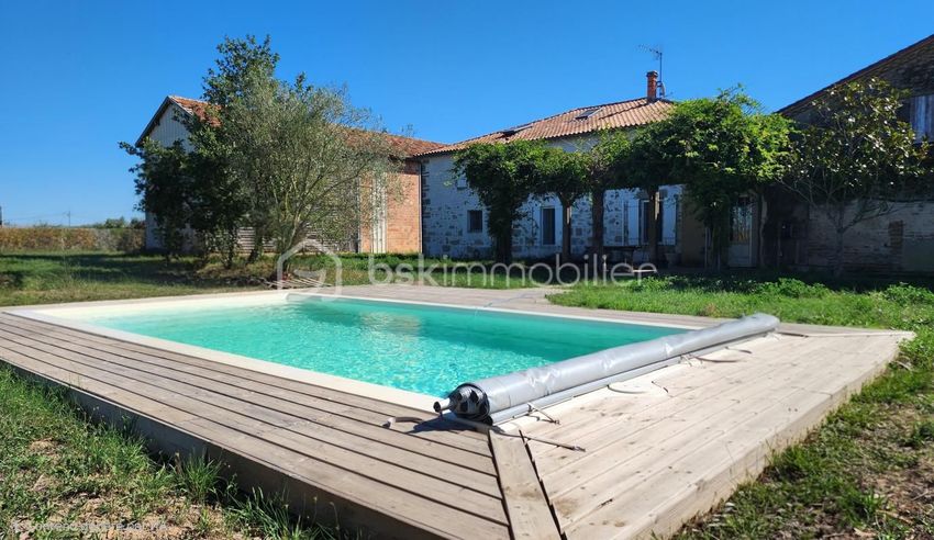 Image Piscine à  maison individuelle de Gontaud-de-Nogaret