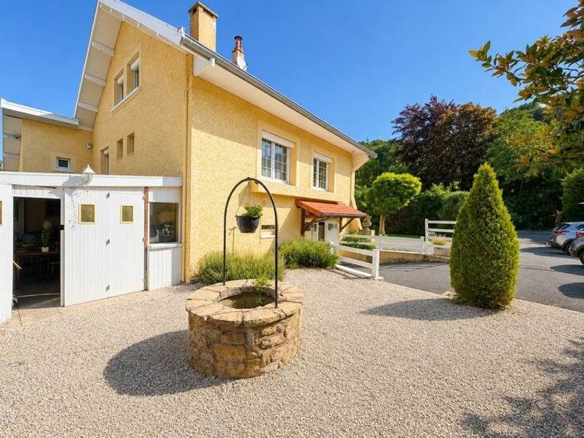 Image Façade à  propriété agricole de Bourgoin-Jallieu