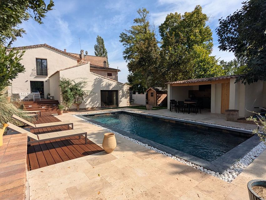 Image Piscine à  maison mitoyenne de Villecroze