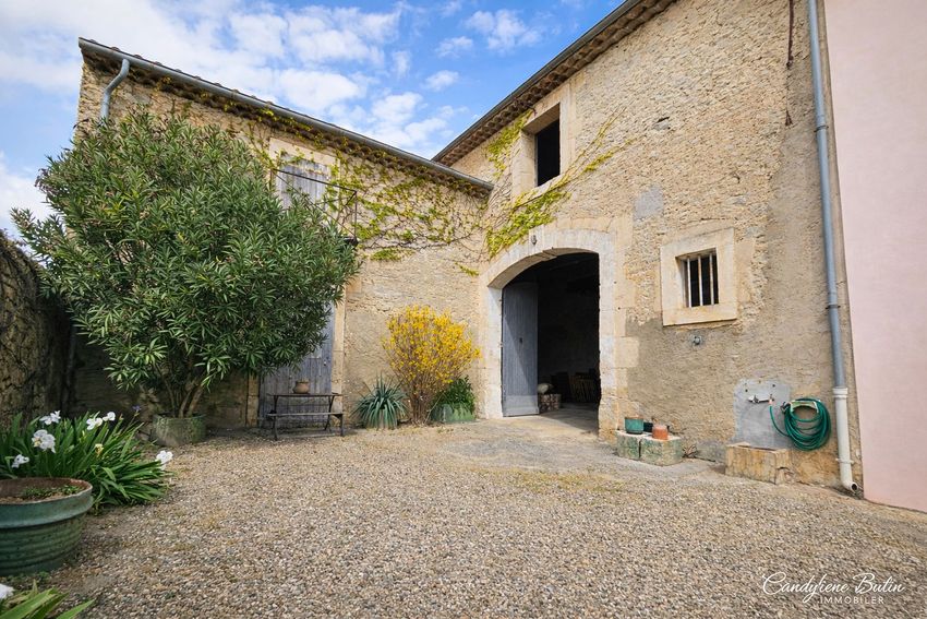 Image Façade à  maison mitoyenne de Maureilhan