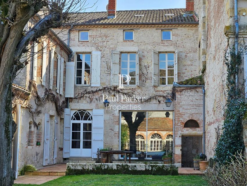 Image Façade à  manoir de Agen