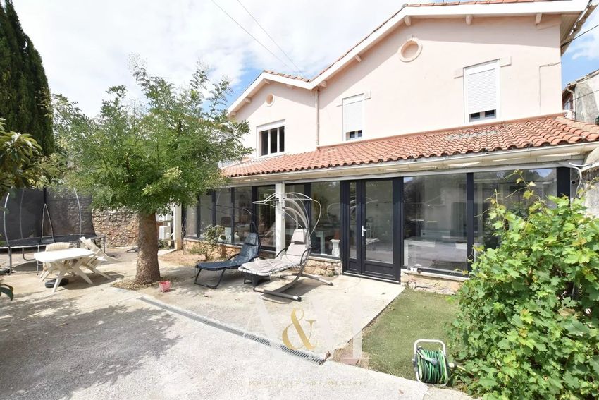 Image Façade à  maison de village de Pinet