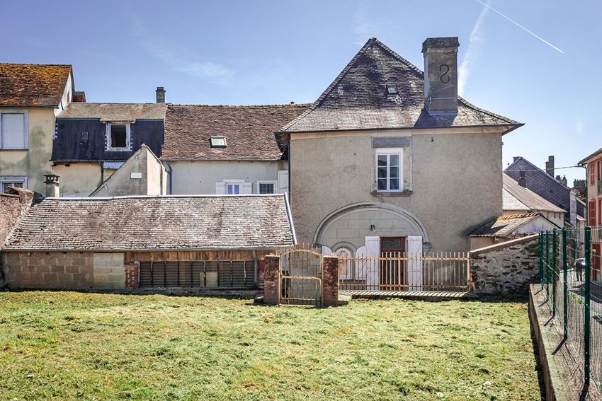Image Façade à  maison individuelle de Lubersac