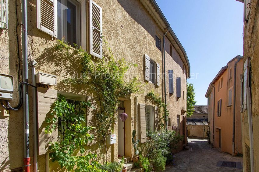 Image Façade à  maison mitoyenne de Le Barroux