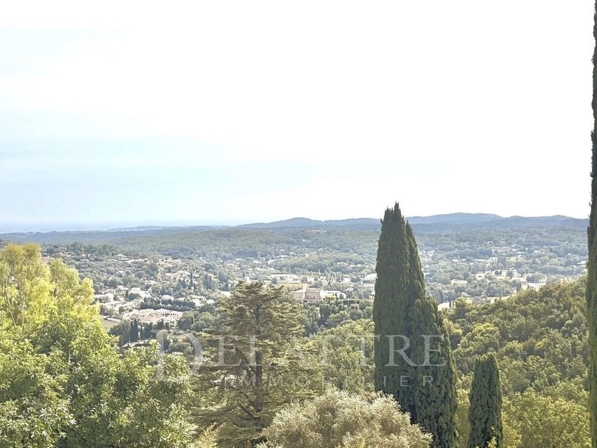 Image Vue à  maison de village de Châteauneuf-Grasse