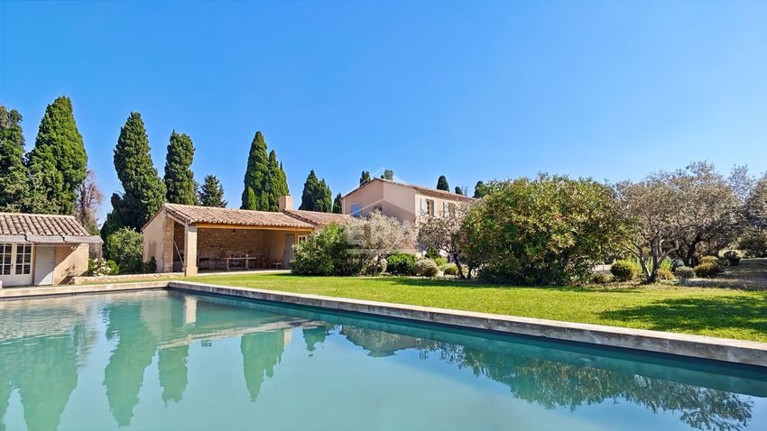 Image Piscine à  maison individuelle de Eygalières