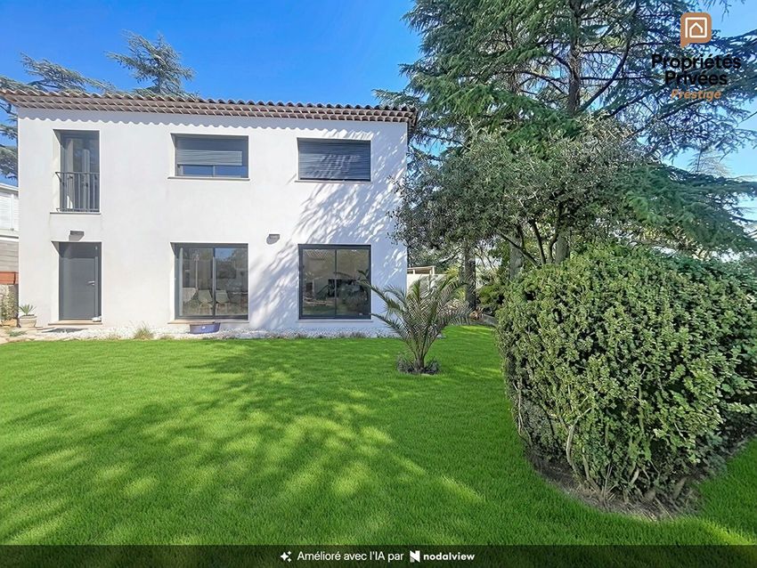 Image Façade à  villa de Saint-Maximin-la-Sainte-Baume