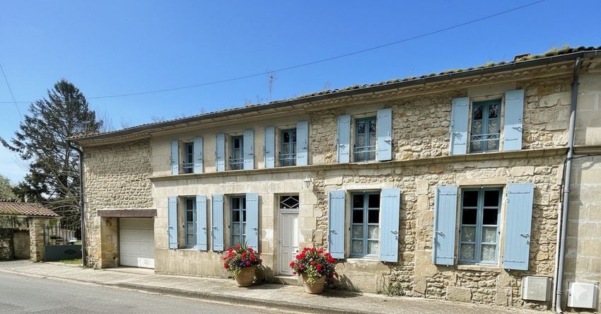 Image Façade à  maison mitoyenne de Balanzac