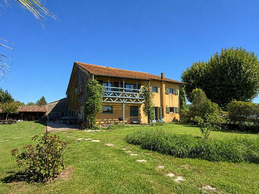 Image Façade à  maison mitoyenne de Saint-Martin-de-Seignanx