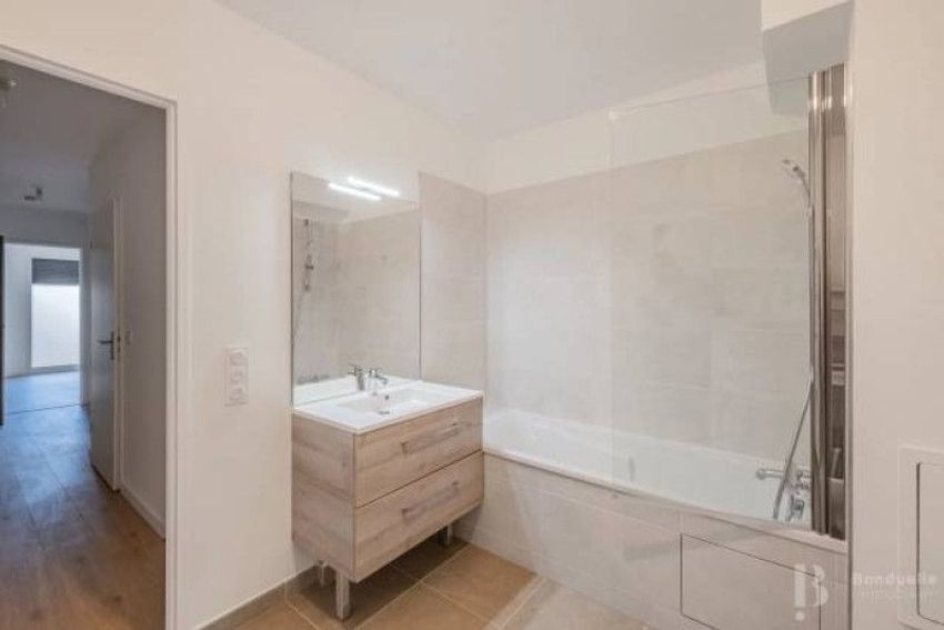 Image Salle de bains à  maison individuelle de Gambetta