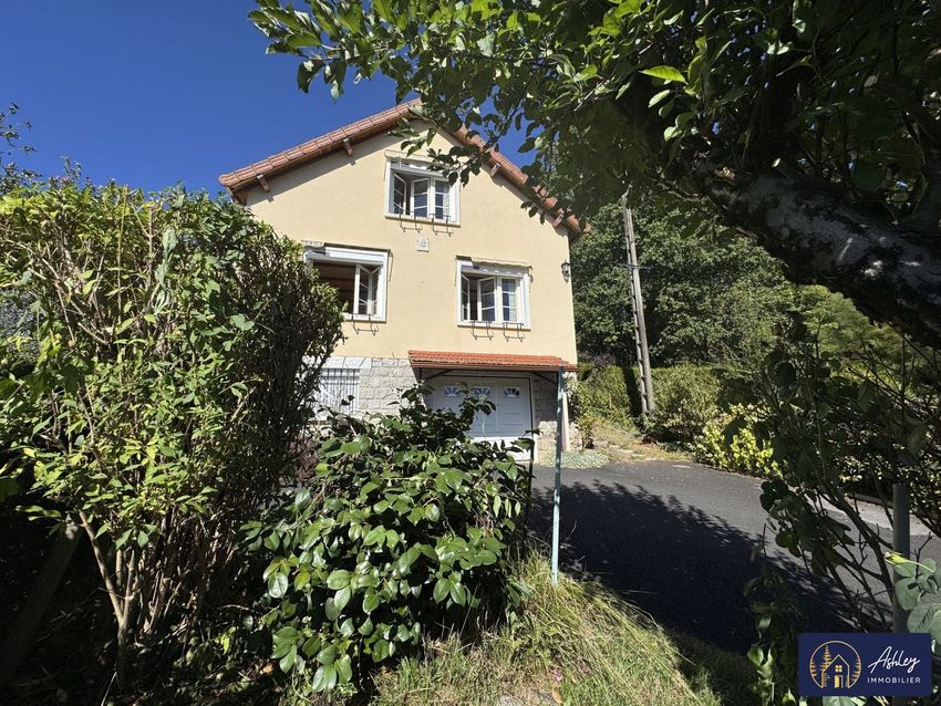 Image Façade à  maison individuelle de Ydes