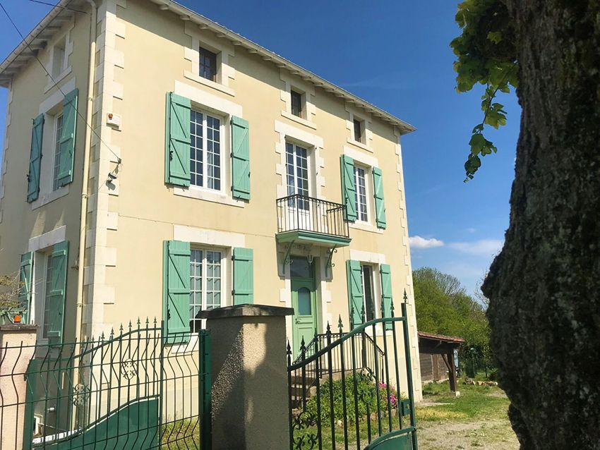 Image Façade à  maison mitoyenne de Rochechouart