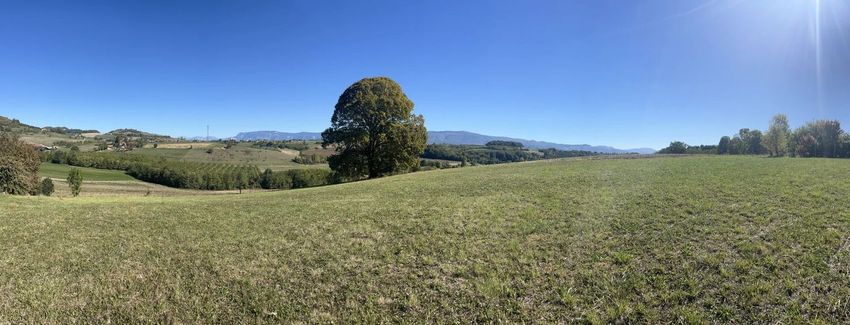 Image Vue à terrain de Chevrières