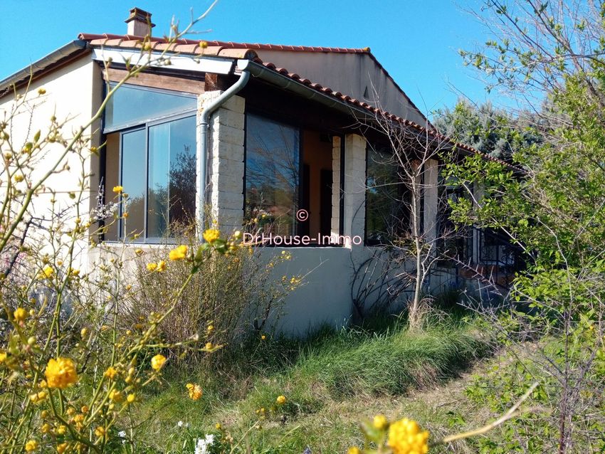 Image Façade à  villa de Saint-Jean-de-Maruéjols-et-Avéjan