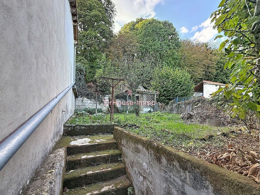 Image de terrain à La Rochefoucauld-en-Angoumois