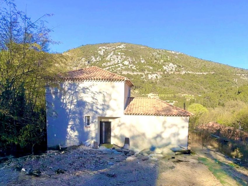 Image Façade à  villa de Tourrette-Levens