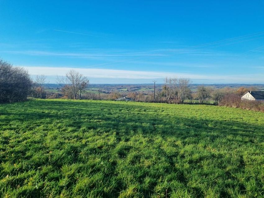 Image Vue à terrain de Lubersac