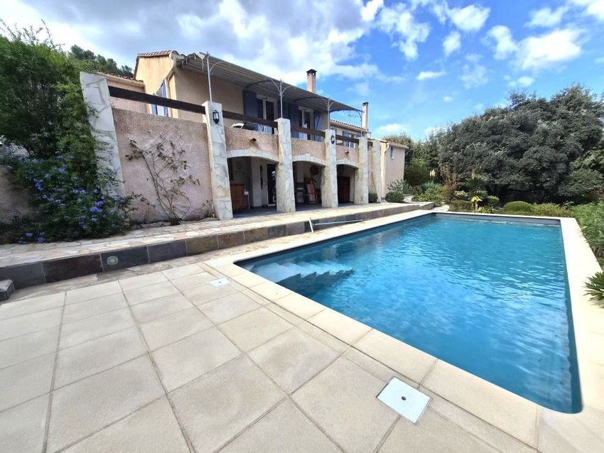 Image Piscine à  maison individuelle de Lamanon