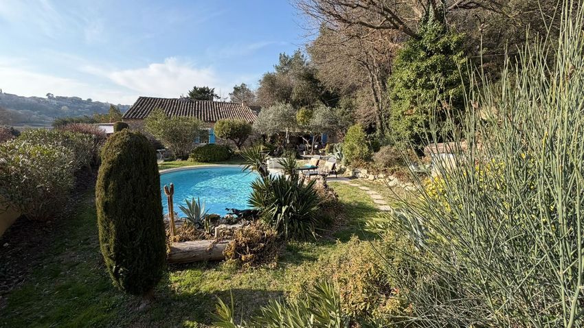Image Piscine à  maison mitoyenne de Ménerbes