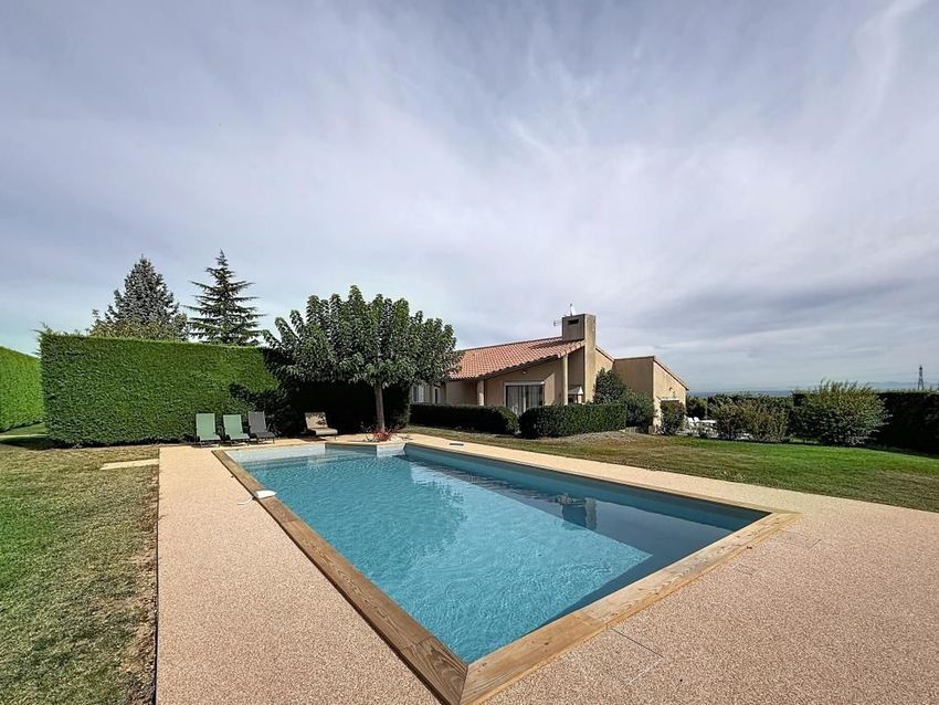 Image Piscine à  maison individuelle de Cheminas