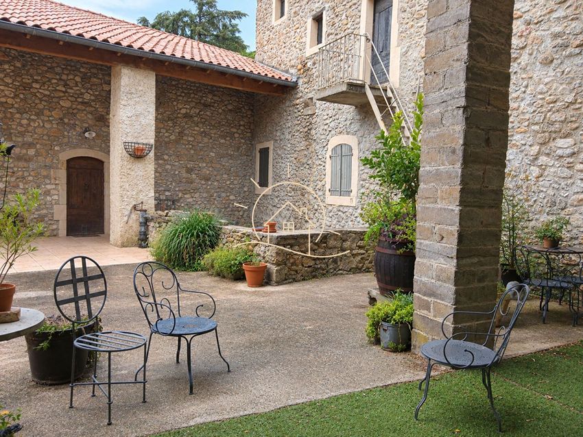 Image Terrasse à  maison mitoyenne de Meyrannes