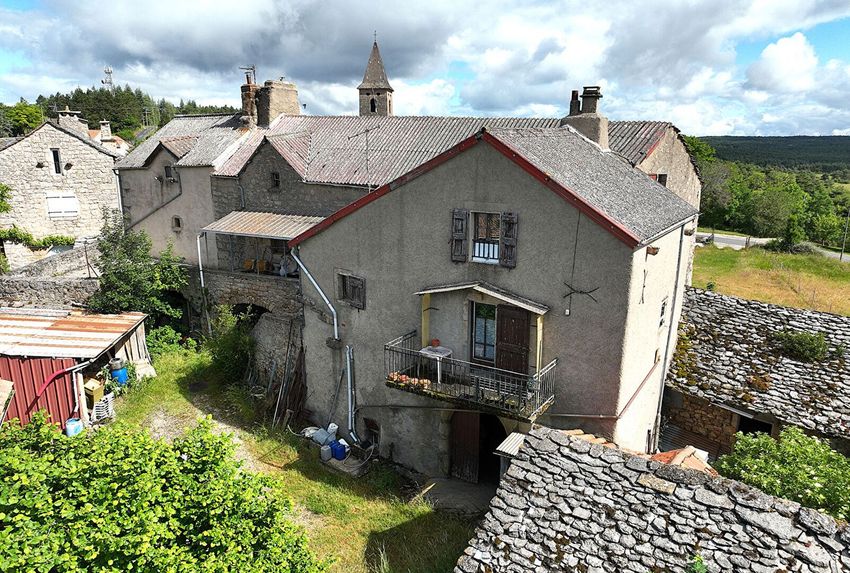 Image Façade à  maison mitoyenne de Saint-André-de-Vézines