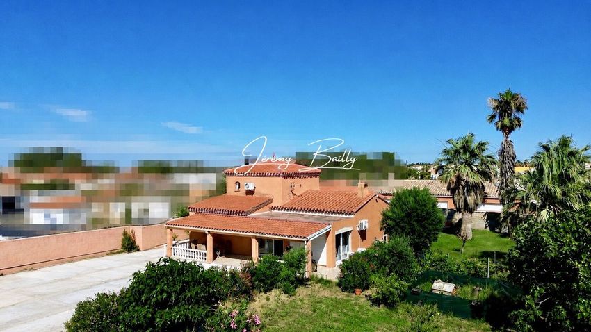 Image Façade à  villa de Pia