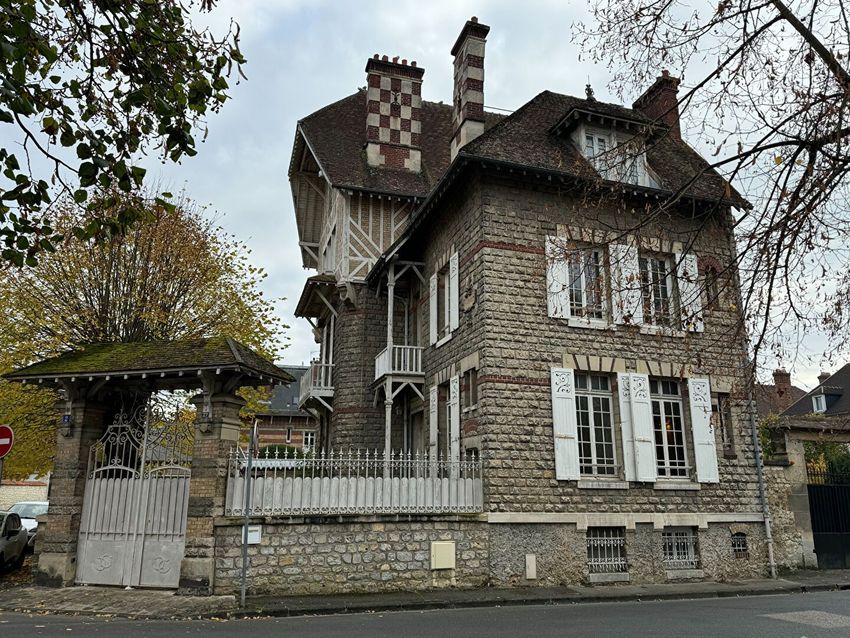 Image Façade à  maison de maître de Compiègne