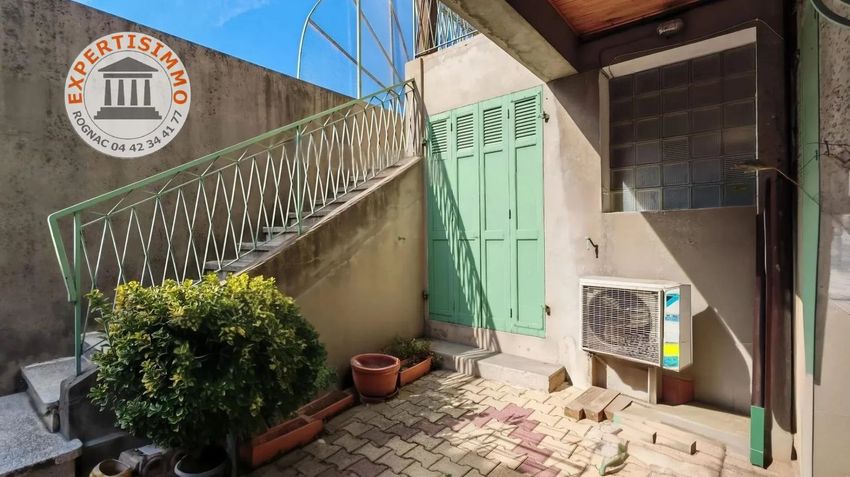 Image Terrasse à  maison individuelle de La Fare-les-Oliviers