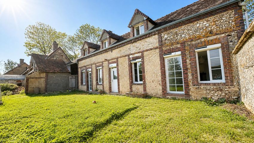 Image Façade à  maison individuelle de Fruncé