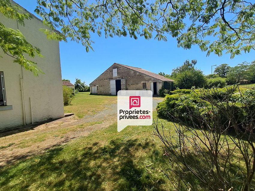 Image Façade à  maison de village de Petosse