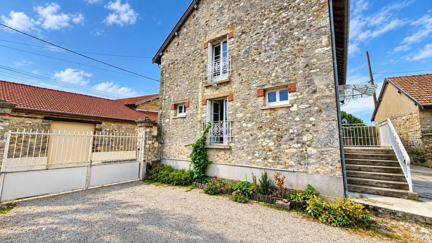 Image Façade à  maison individuelle de Bligny