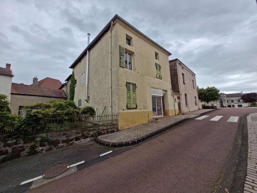 Image Façade à  maison de village de Saint-Martin-d'Estréaux