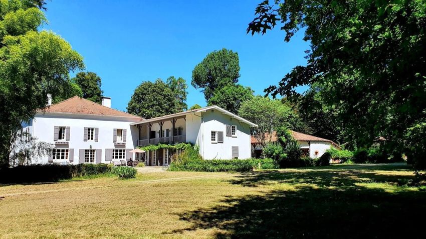 Image Façade à  propriété agricole de Saint-Martin-d'Oney