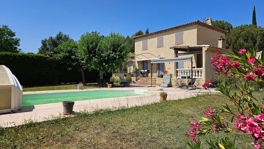Image Façade à  villa de Rognes