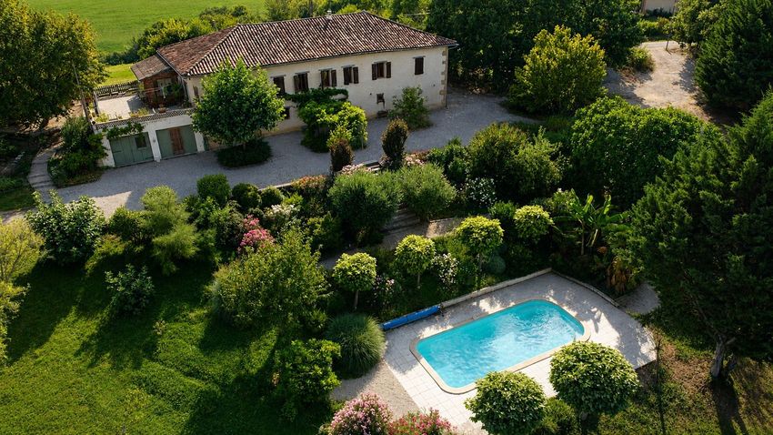 Image Piscine à  maison individuelle de Cazac