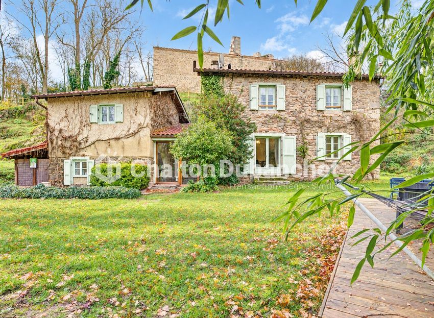 Image Façade à  manoir de Feurs