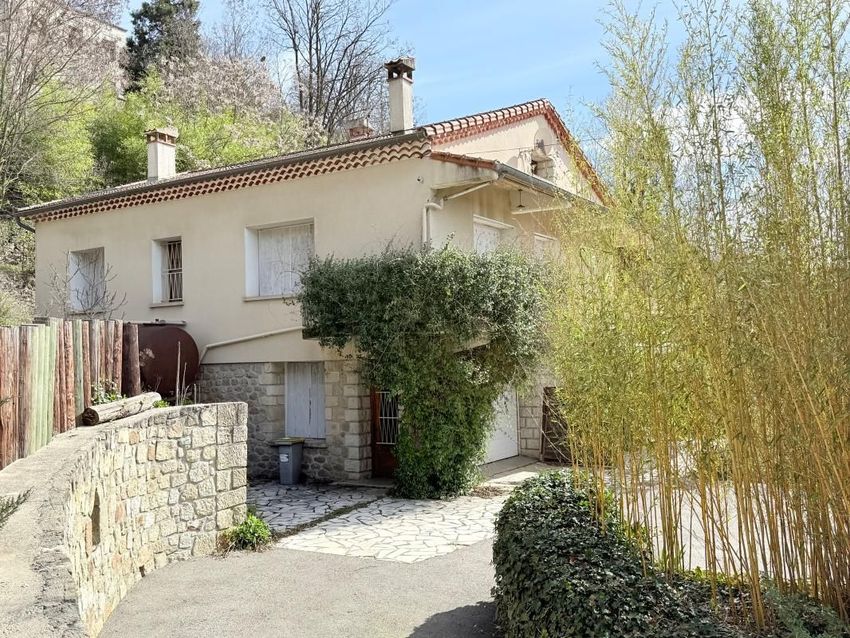 Image Façade à  maison individuelle de Largentière