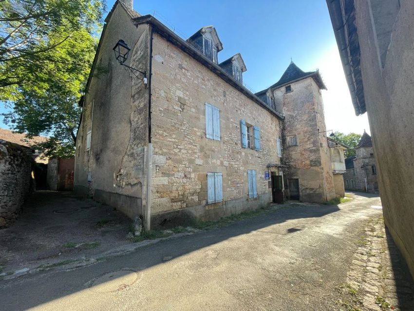 Image Façade à  villa de Assier