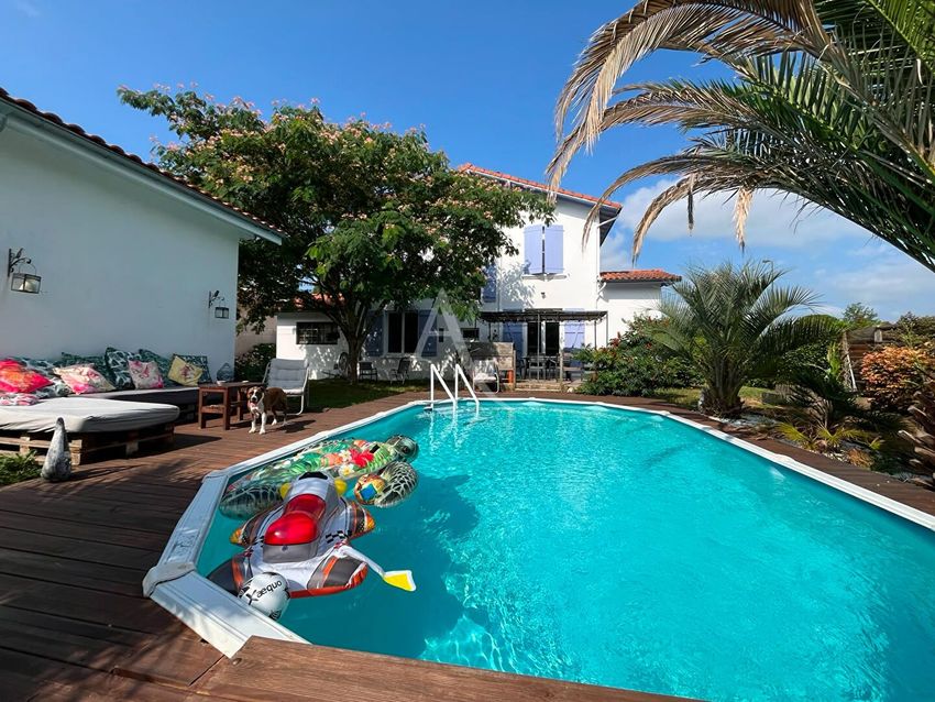 Image Piscine à  maison individuelle de Pouillon