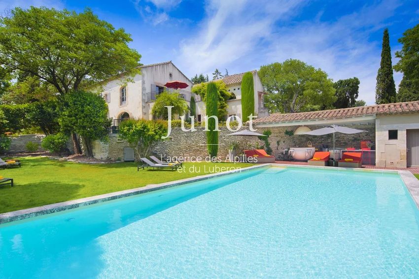 Image Piscine à  maison traditionnelle de Saint-Rémy-de-Provence