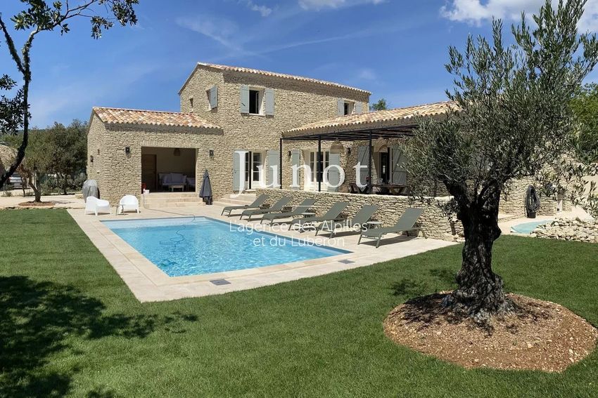 Image Piscine à  maison traditionnelle de Gordes