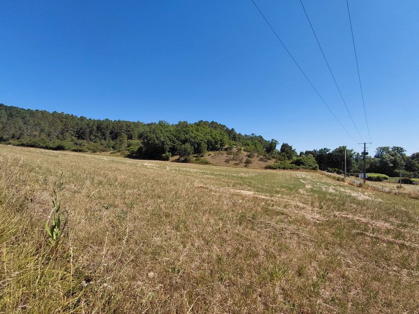 Image Vue à terrain de Château-l'Évêque