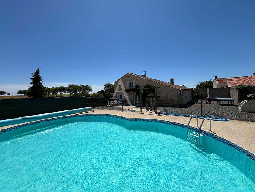 Image Piscine à  maison individuelle de Pouillé