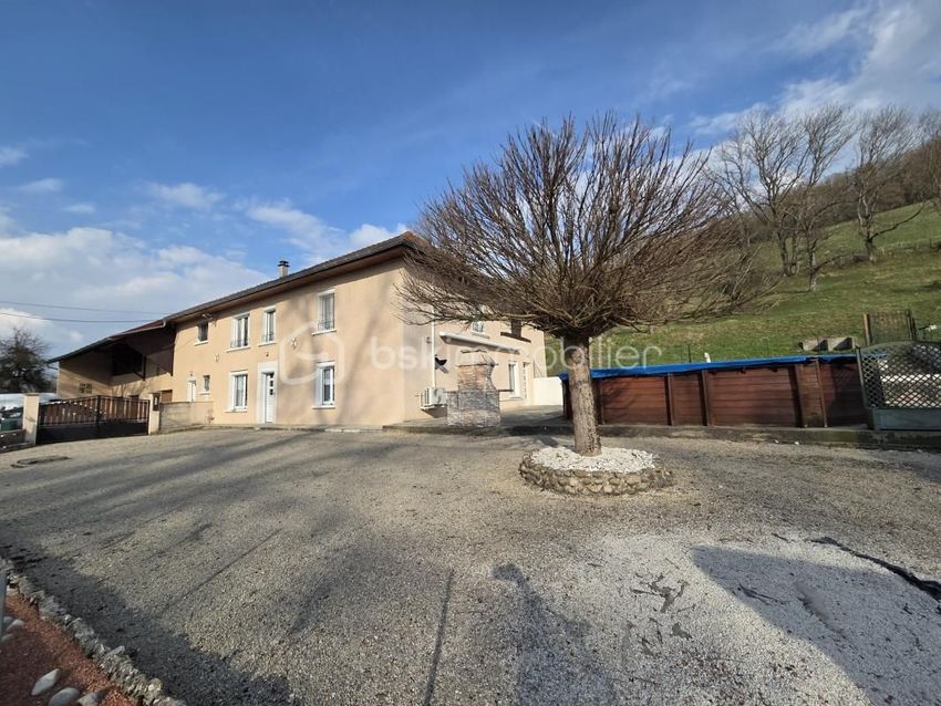 Image Façade à  propriété agricole de Valencogne