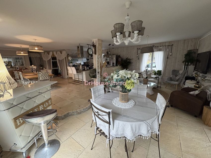 Image Salon à  villa de Beaumont Saint-Cyr