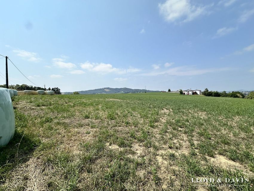 Image Vue à terrain de Béhasque-Lapiste