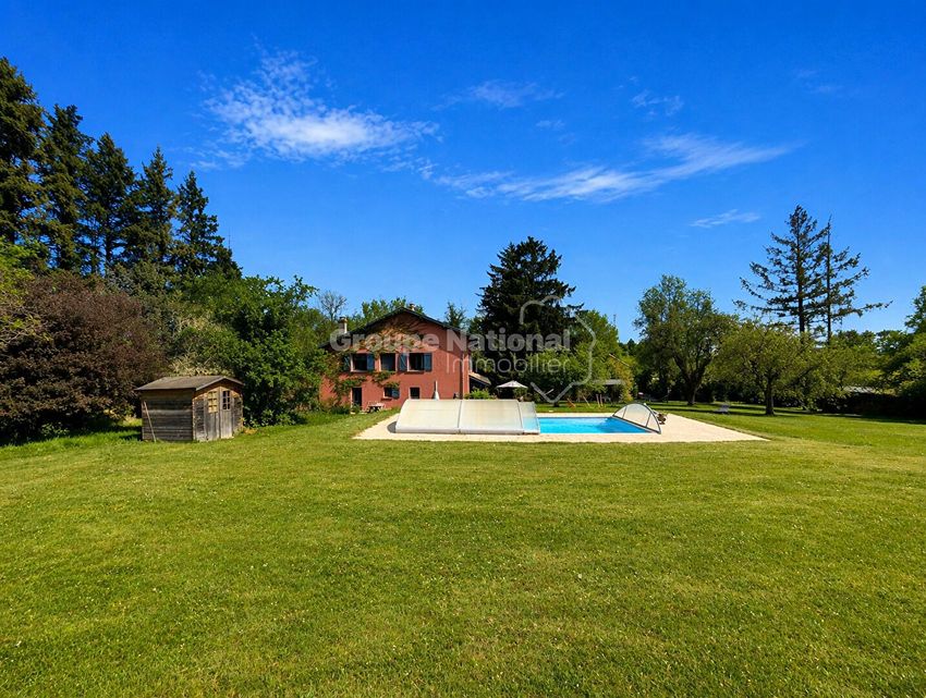 Image Piscine à  maison individuelle de Civrieux
