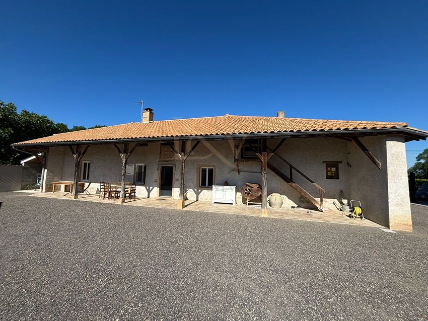 Image Façade à  maison mitoyenne de Laiz