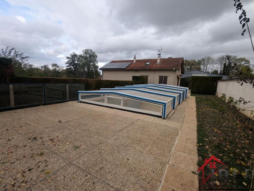 Image Piscine à  maison individuelle de Attricourt